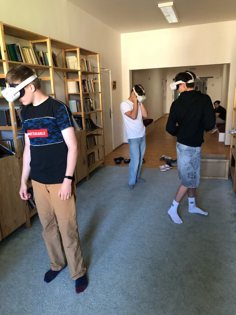 Studenti základních a středních škol si mohou na vlastní kůži vyzkoušet profesi lékaře nebo fotografa