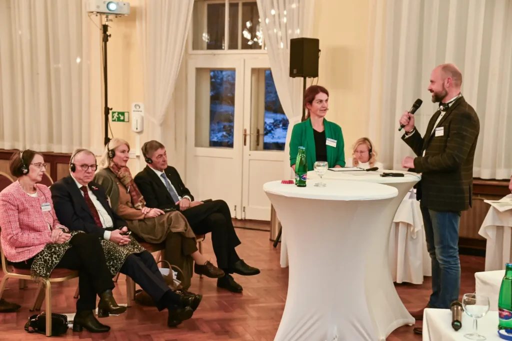 Krajské inovační centrum Karlovarského kraje představilo virtuální realitu na mezinárodním setkání 