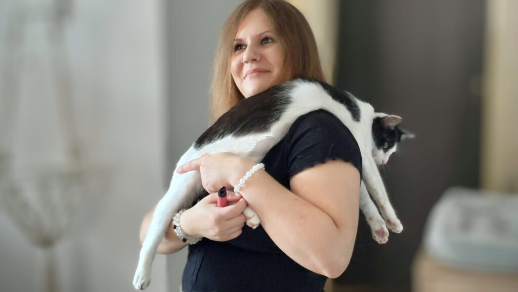 Kočky, káva a&nbsp;nový začátek. Příběh první kočičí kavárny v&nbsp;Chebu